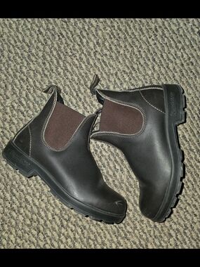 Blundstone Dark Brown Chelsea Work Boots with Elastic Panels